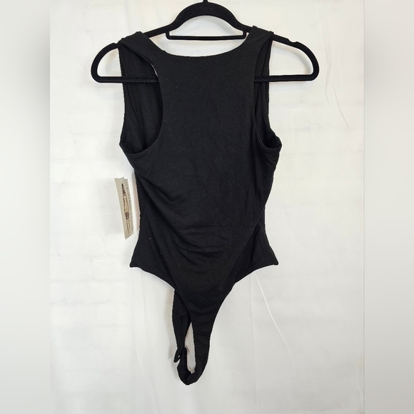 Naked Wardrobe sleeveless size 1X black low-cut V-neck bodysuit NWT - Picture 6 of 6